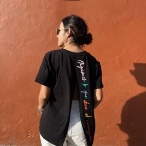“Hagamos lo que dice el corazón” Open‑back T‑shirt